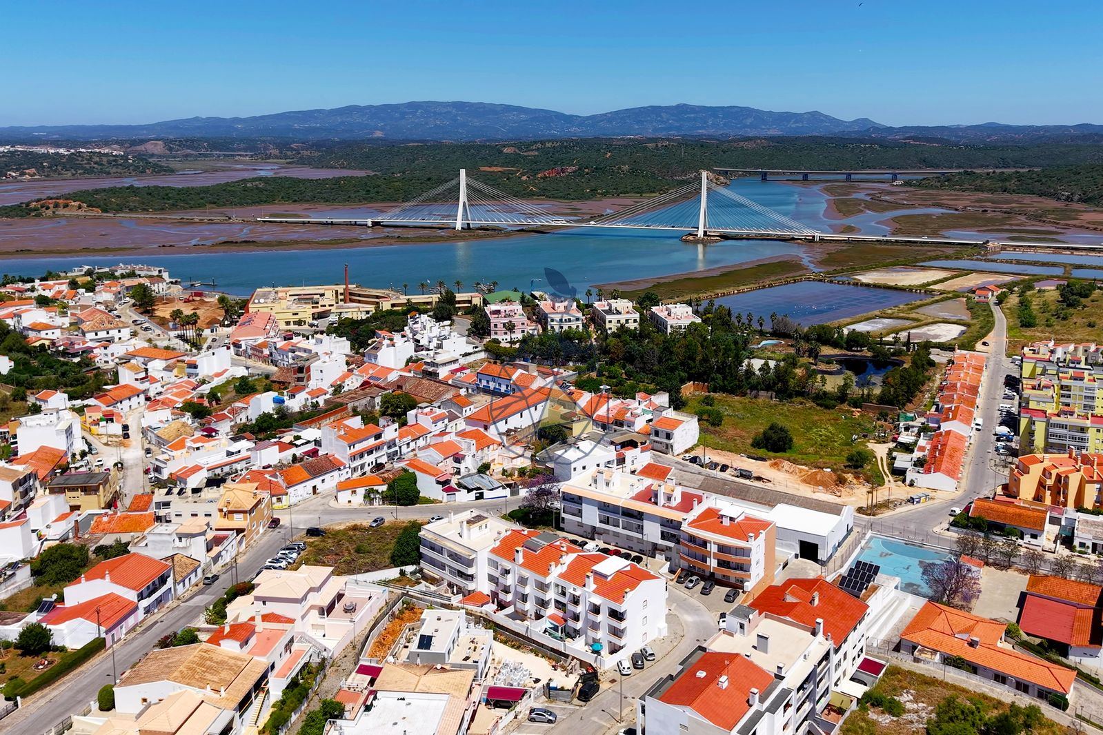 Gerenoveerd smart-appartement aan de rivier de Arade